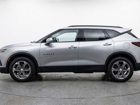 Used 2025 Chevrolet Blazer LT FWD image 5