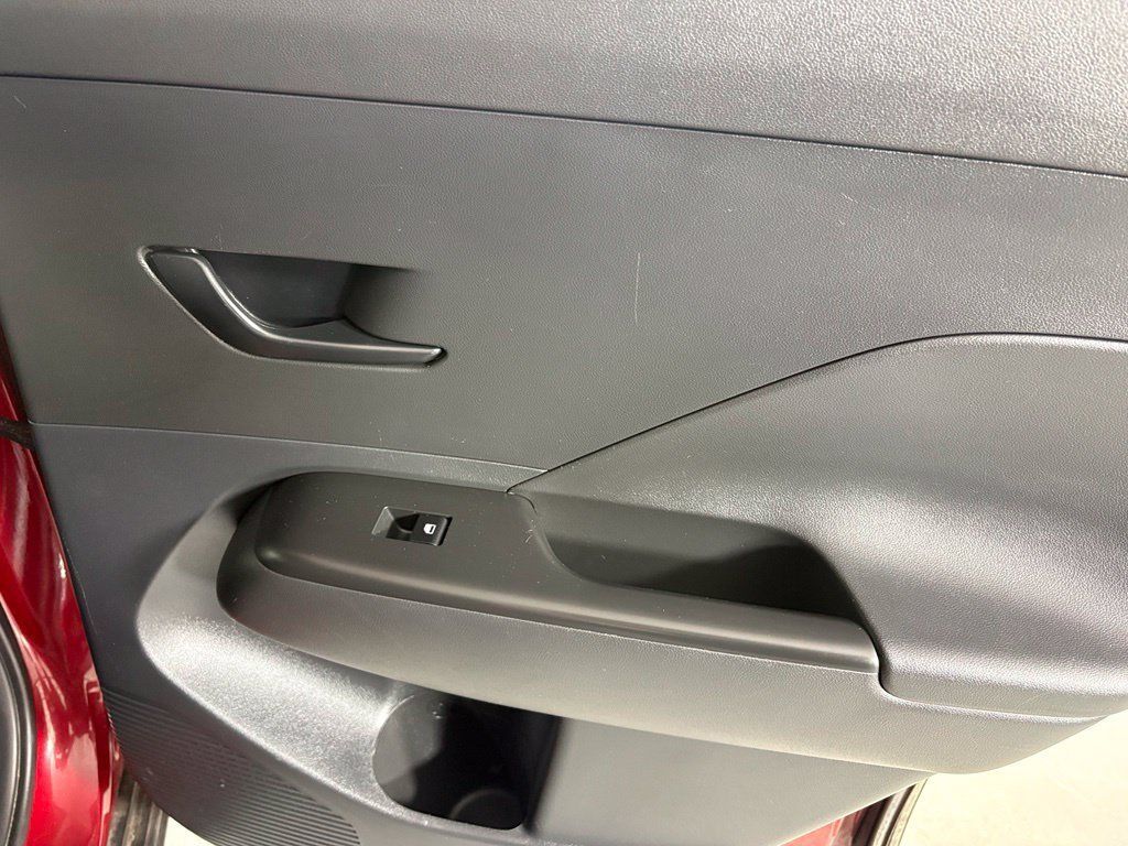 Used 2025 Hyundai Kona SEL FWD image 16