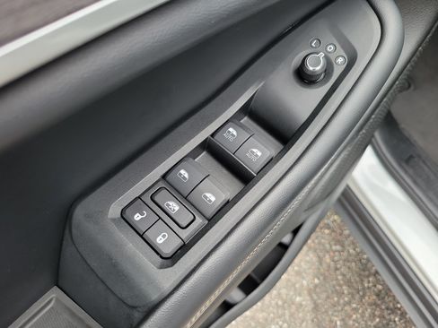 Used 2024 Jeep Grand Cherokee L Limited RWD image 21