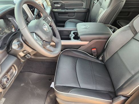 New 2026 RAM 2500 Laramie AWD/4WD image 13