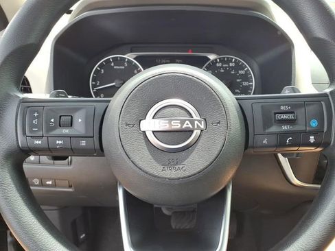 Used 2024 Nissan Rogue SV FWD image 12