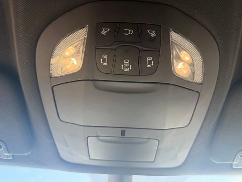 Certified 2025 Chrysler Pacifica Select FWD image 29