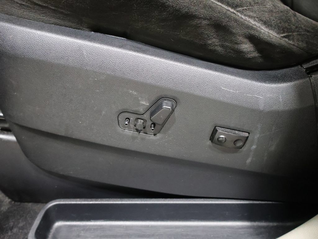 Used 2015 Dodge Grand Caravan SXT w/ Rear Park Assist Package FWD image 20