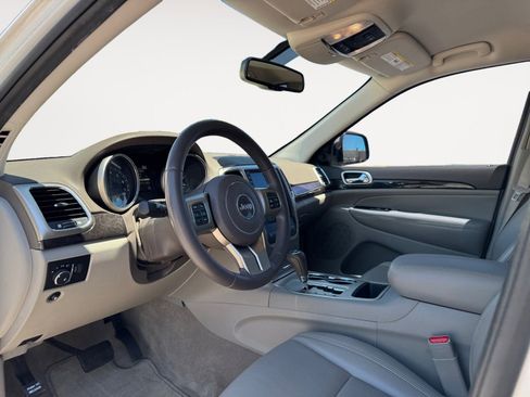 Used 2011 Jeep Grand Cherokee Laredo RWD image 9