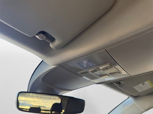 Used 2024 Volkswagen Taos SE image 27