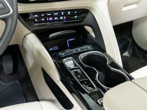 Used 2021 Buick Envision Essence w/ Technology Package I image 21