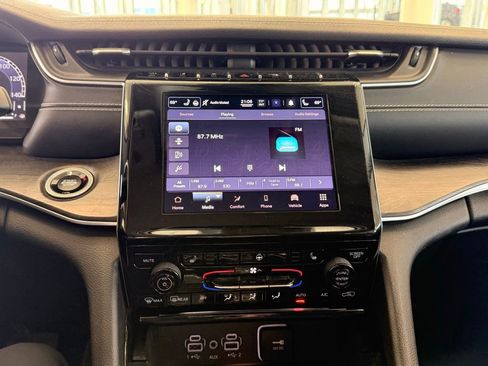 Used 2021 Jeep Grand Cherokee L Limited AWD/4WD image 15