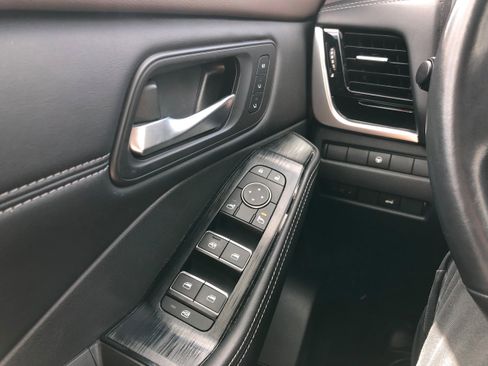 Used 2022 Nissan Rogue SL w/ SL Premium Package image 18