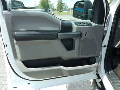 Used 2015 Ford F150 XLT image 19