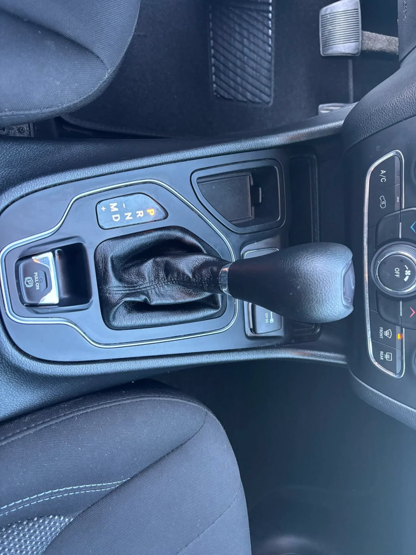 Used 2019 Jeep Cherokee Latitude w/ Popular Appearance Group FWD image 20