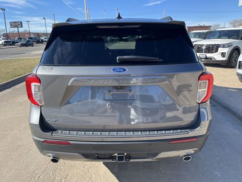 Used 2023 Ford Explorer XLT w/ Equipment Group 202A image 5