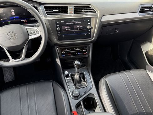Used 2024 Volkswagen Tiguan SE AWD/4WD image 17