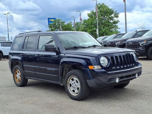 Used 2017 Jeep Patriot Sport w/ Power Value Group AWD/4WD image 3