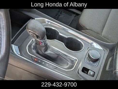 Used 2021 Chevrolet Traverse LT FWD image 23