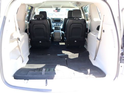 Used 2024 Chrysler Pacifica Touring-L FWD image 63