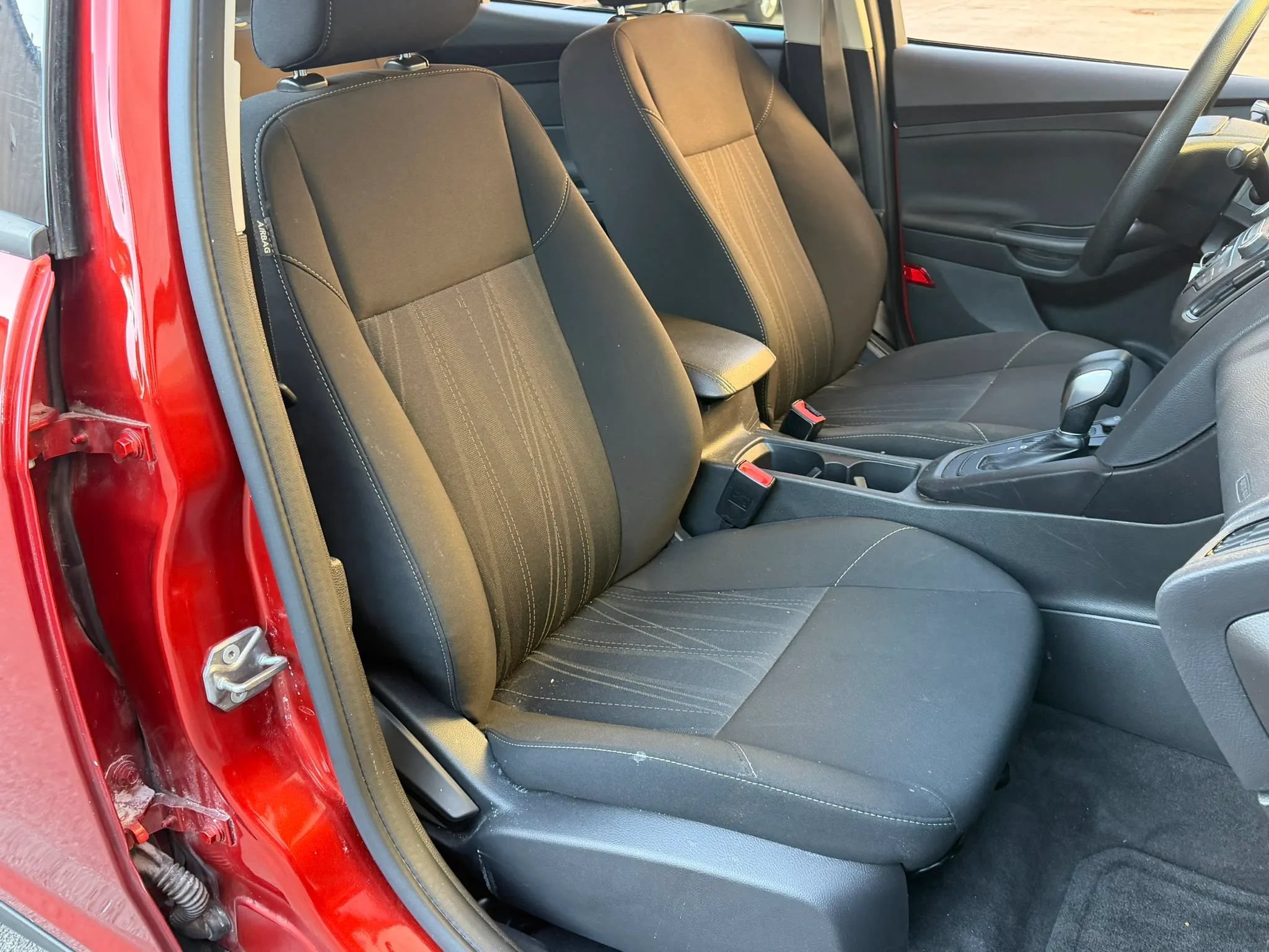 Used 2018 Ford Focus SE FWD image 12