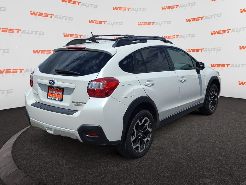 Used 2017 Subaru Crosstrek 2.0i Premium w/ Moonroof Package AWD/4WD image 5