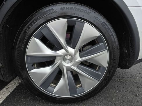 Used 2020 Tesla Model Y Performance image 15