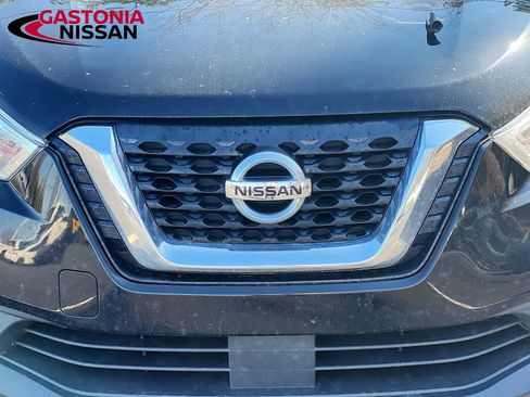 Used 2020 Nissan Kicks S image 14