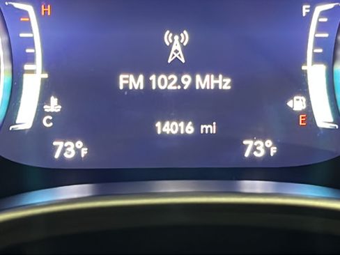 Used 2023 Chrysler Pacifica Touring-L FWD image 10