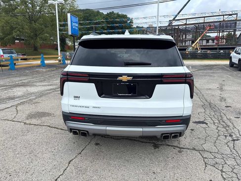 Used 2026 Chevrolet Traverse LT AWD/4WD image 4
