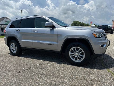 Used 2019 Jeep Grand Cherokee Laredo image 11