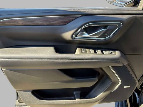 Used 2022 Chevrolet Suburban LT image 22