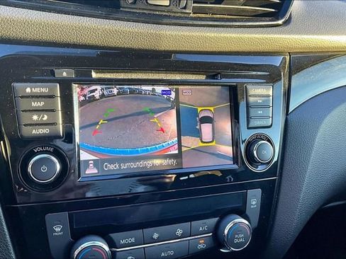 Used 2022 Nissan Rogue Sport SL image 11