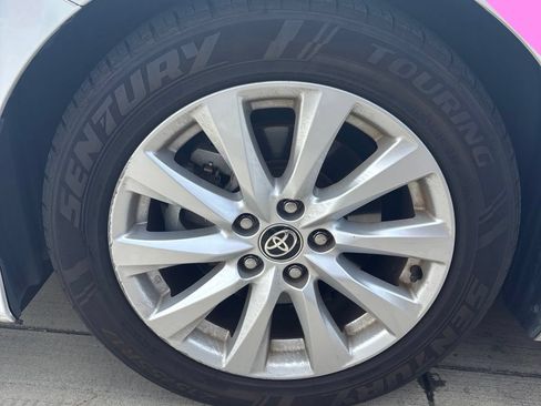Used 2020 Toyota Camry LE w/ Carpet Mat Package FWD image 18