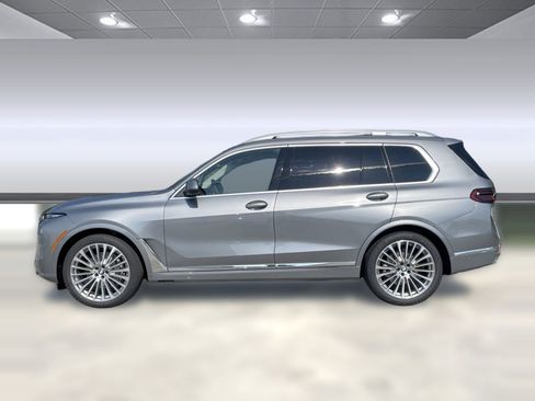 Used 2026 BMW X7 xDrive40i w/ Premium Package image 2