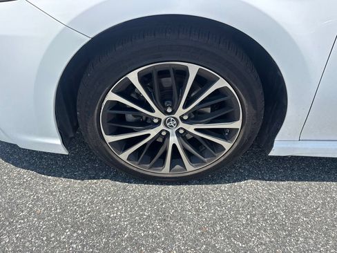 Used 2019 Toyota Camry SE FWD image 11