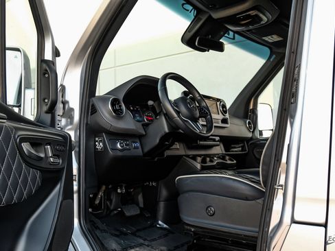 Used 2023 Mercedes-Benz Sprinter 3500 image 34