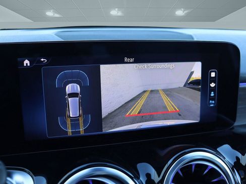 Used 2025 Mercedes-Benz GLB 250 image 36