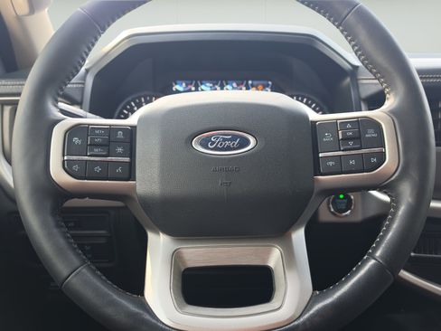 Used 2022 Ford Expedition XLT RWD image 12