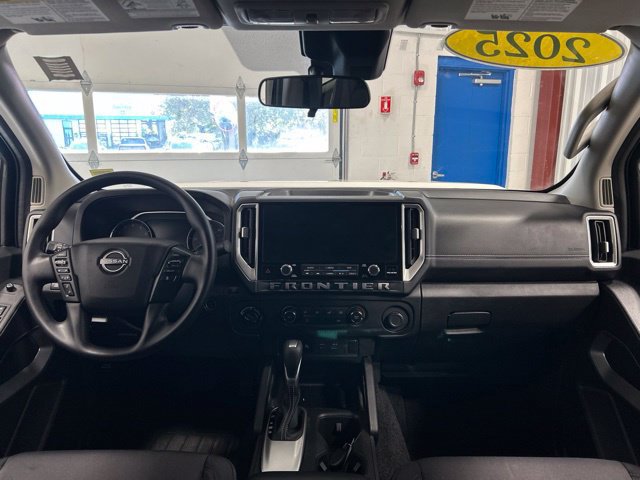 Used 2025 Nissan Frontier SV AWD/4WD image 15