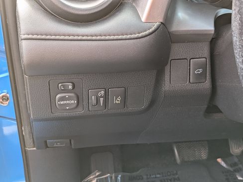 Used 2017 Toyota RAV4 XLE FWD image 13