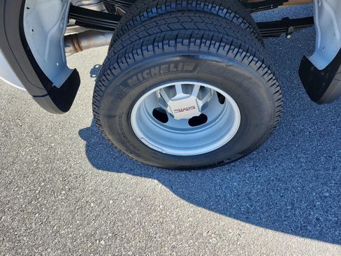 Used 2025 GMC Sierra 3500 Pro w/ 1SA Pro Safety Plus Package image 6