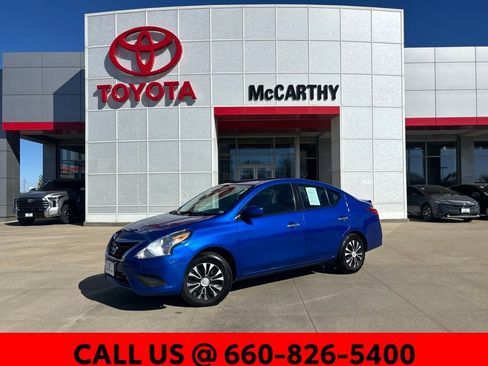 Used 2017 Nissan Versa SV image 1