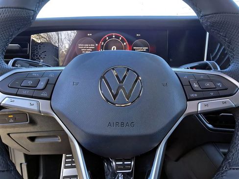 New 2026 Volkswagen Tiguan SE R-Line FWD image 9