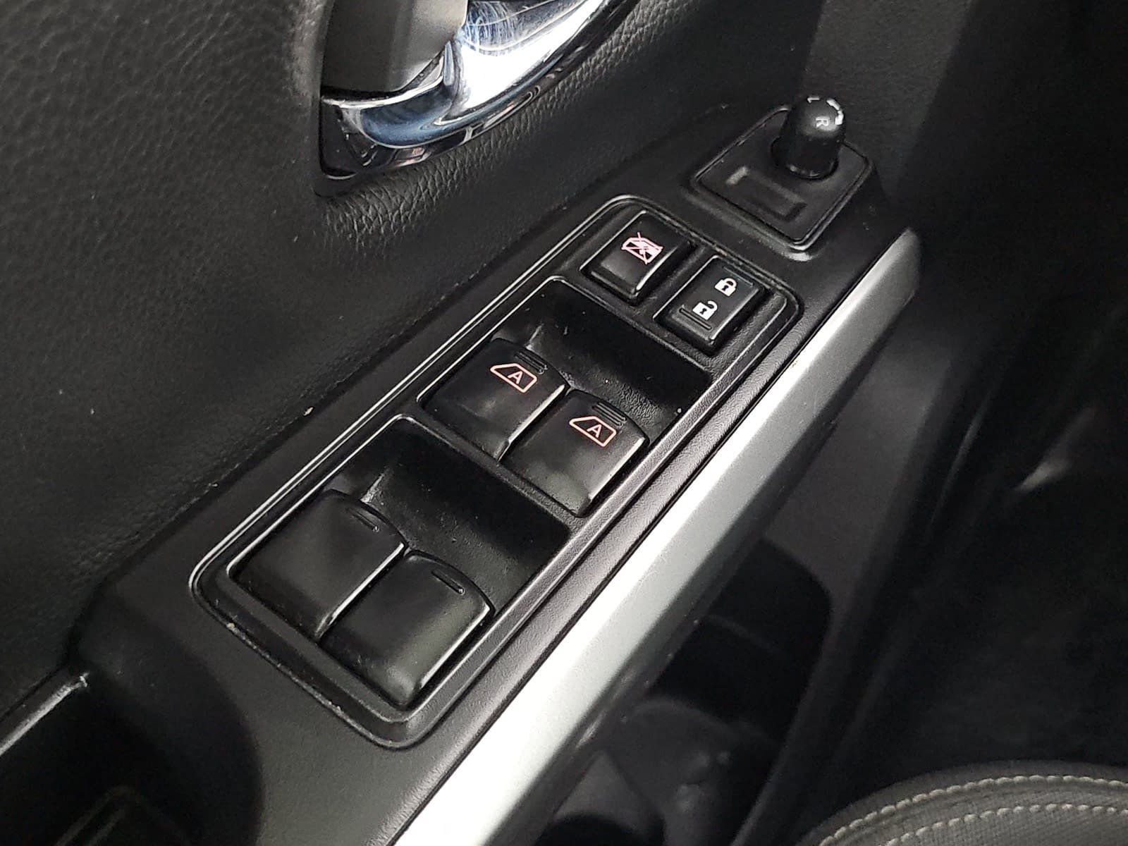Used 2023 Nissan Titan SV w/ SV Convenience Package RWD image 26