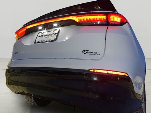 Used 2025 Jeep Wagoneer S Limited image 10