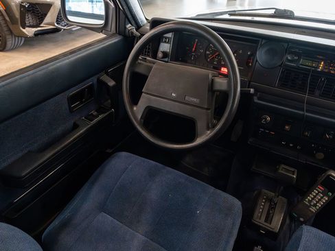Used 1989 Volvo 240 DL RWD image 10