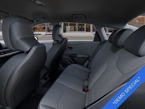 New 2025 Kia K4 LX image 18