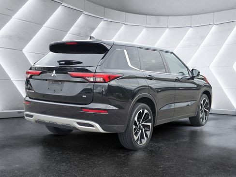 Used 2024 Mitsubishi Outlander SE FWD image 3