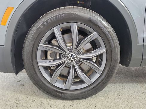 Used 2023 Volkswagen Tiguan SE FWD image 9