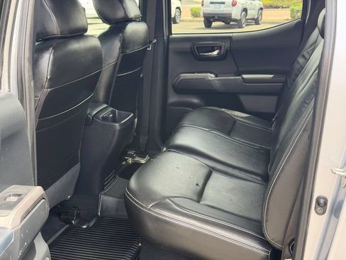 Used 2018 Toyota Tacoma TRD Sport RWD image 17