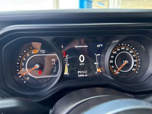 Used 2024 Jeep Wrangler Unlimited Sahara AWD/4WD image 15