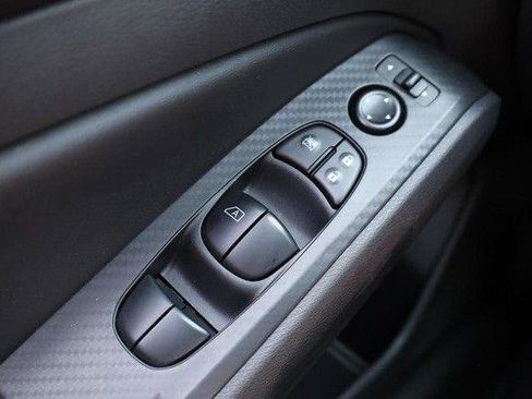 Used 2025 Nissan Altima 2.5 SV FWD image 17