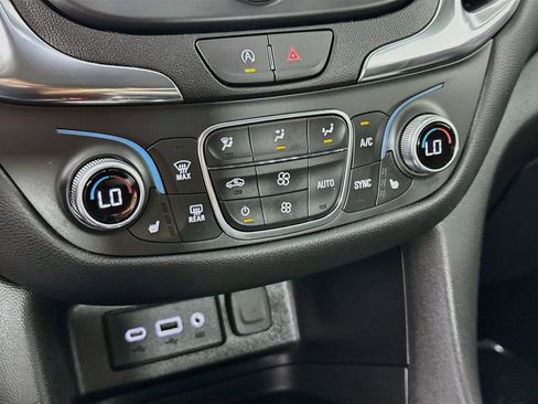 Used 2024 Chevrolet Equinox LT AWD/4WD image 17