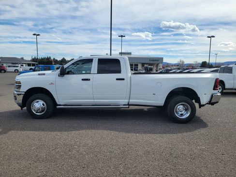 New 2026 RAM 3500 Tradesman AWD/4WD image 14